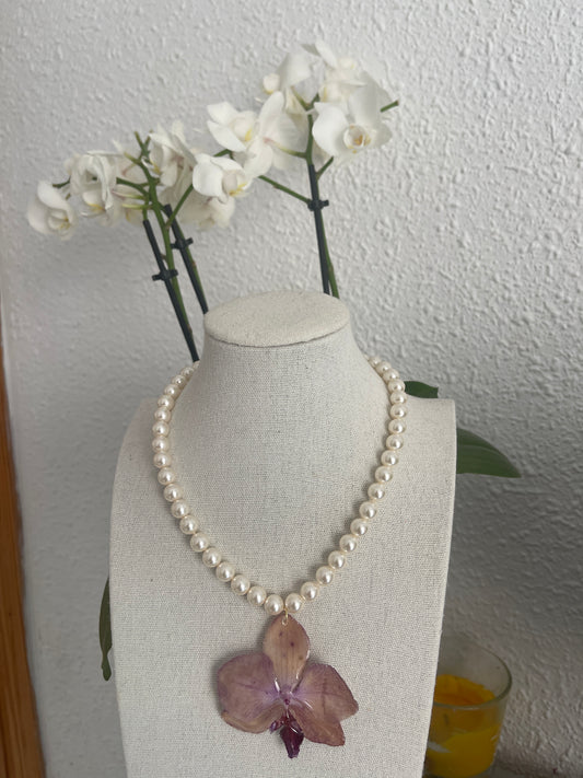 Collar de orquídeas (FLOR NATURAL) y perlas blancas